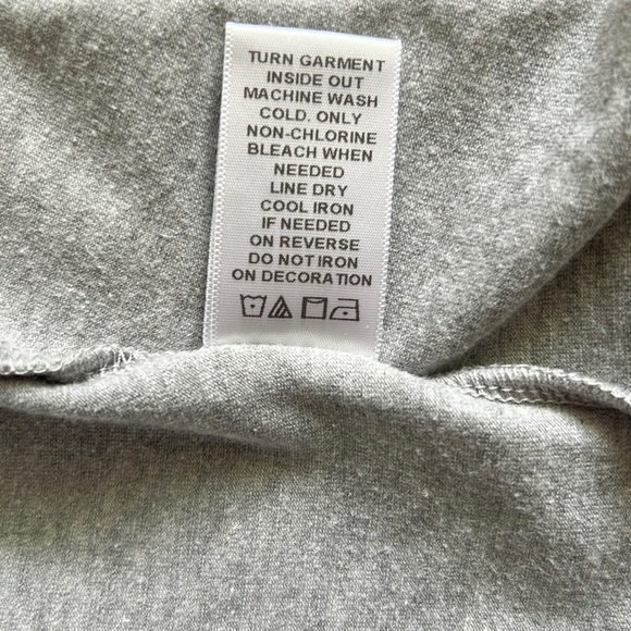 LA Hearts Graphic Crop Top - Picture 7 of 7